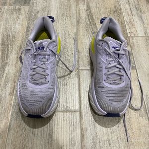 Women’s Hoka Bondi 7 slightly used but still in great condition!